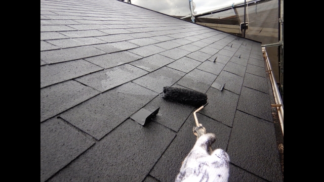 塗装作業中の屋根